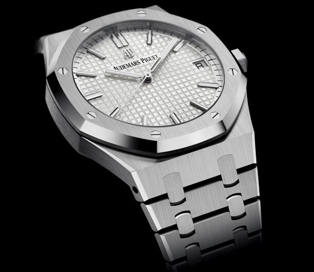 Replica Audemars Piguet Royal Oak Silver Dial Caliber 4302 Stainless Steel 41mm 15500 Review