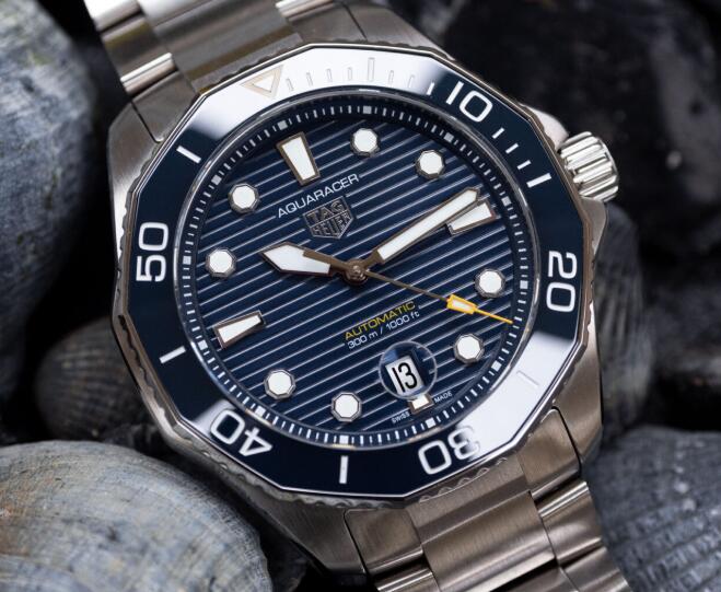 Buying Guide of Replica TAG Heuer Aquaracer 300 Blue Dial 43mm Stainless Steel Watch 2