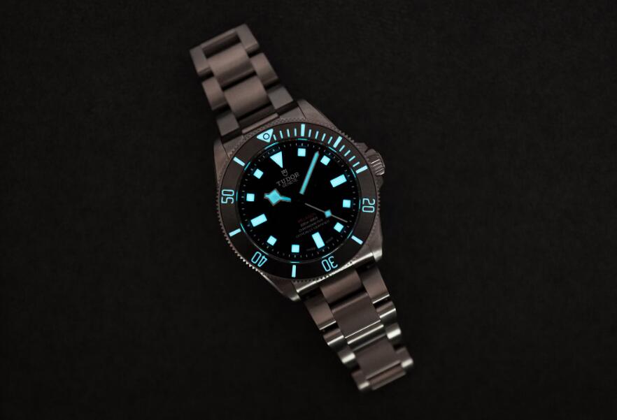 The Replica Tudor Pelagos 39 Chronometer Titanium Bracelet Black Rubber Strap Dive Watches 2